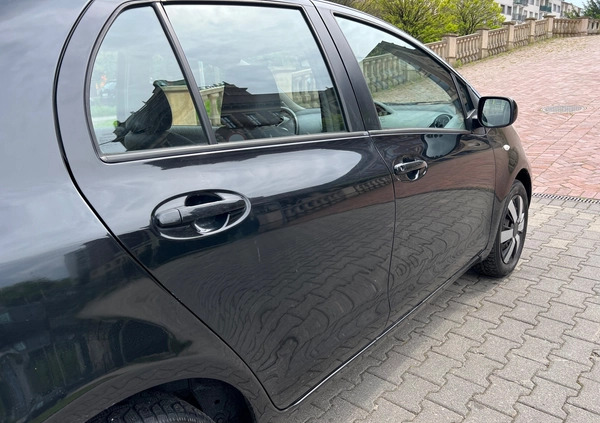 Toyota Yaris cena 15500 przebieg: 126000, rok produkcji 2009 z Pobiedziska małe 497